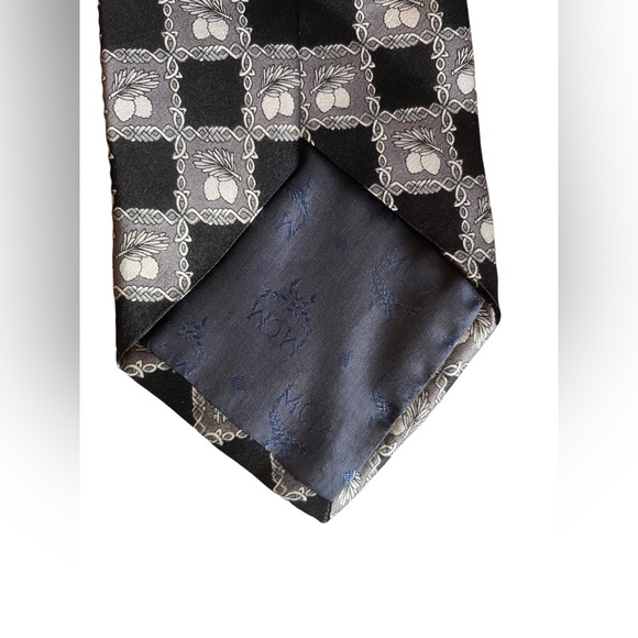 Authentic MCM 100% silk tie - Picture 4 of 7